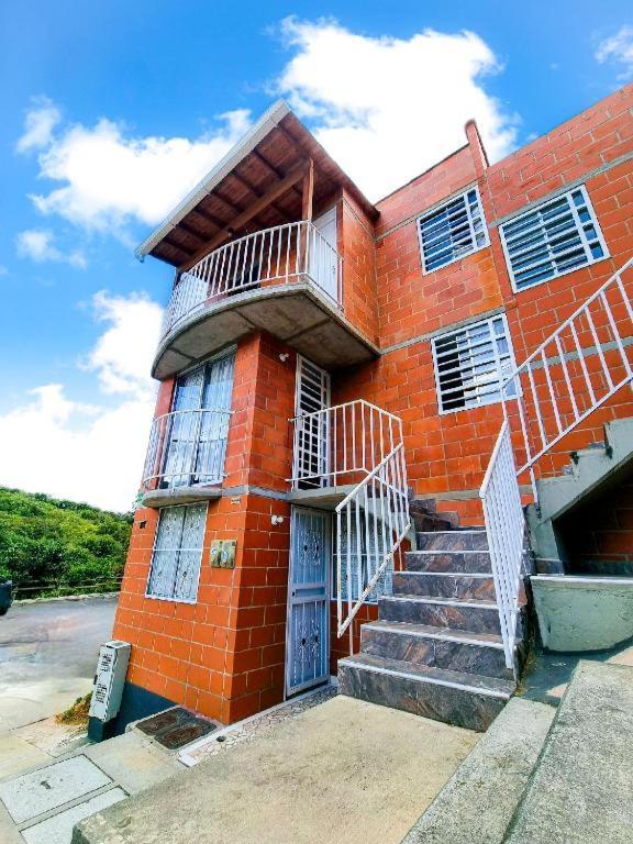 Hostal - Dona Elva A 15 Min Del Aeropuerto Rionegro Extérieur photo